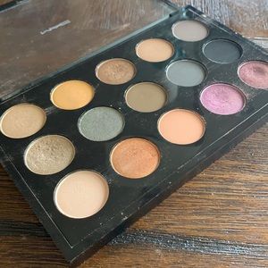 MAC - Luxury 15 Color Palette